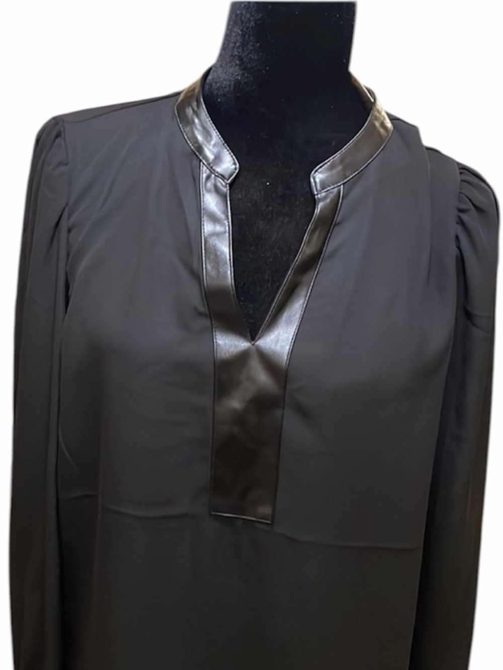 Anne Klein Career Long Sleeve Split V-Neck Top Leatherette Trim - Picture 2 of 7